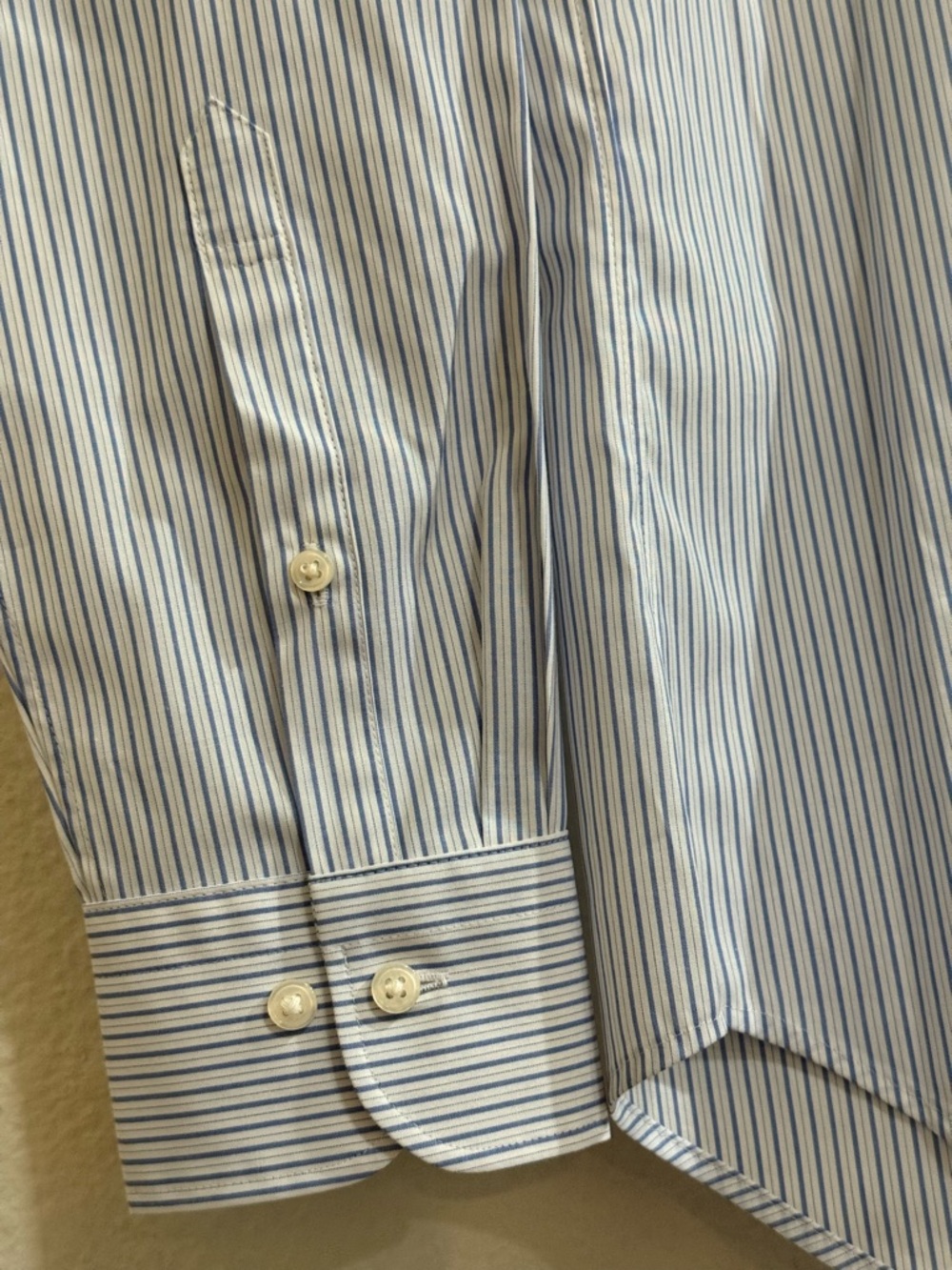 Uniqlo Men’s Light Blue and White Pinstripe Dress Shirt Small - Picture 4 of 13